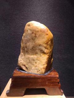 石材：老挝北部黄 题材：大丰收 净尺寸：16x20x8厘米 净重：6斤