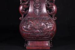 【旧藏沉香雕兽面赏瓶】 尺寸：高29.5cm 宽8.21cm 长15cm， 重：434.5克 极品沉香，包浆黝黑光亮，油份十足，香味浓郁可人，花瓶整料雕刻，四面精雕瑞兽，精工细作，匠心独具，品相高端，收藏价值极高。