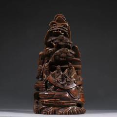 晚清 老竹雕人物故事山子摆件 规格：高26cm宽14cm重580g 取材天然，随形雕饰，刀功精湛，人物栩栩如生，开脸清晰，镂空雕刻，细节处理一丝不苟，保存完好，包浆皮壳一流，是一件难得的佳品。