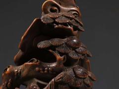 晚清 老竹雕人物故事山子摆件 规格：高26cm宽14cm重580g 取材天然，随形雕饰，刀功精湛，人物栩栩如生，开脸清晰，镂空雕刻，细节处理一丝不苟，保存完好，包浆皮壳一流，是一件难得的佳品。