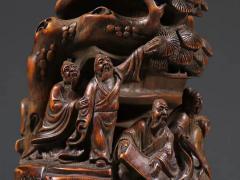 晚清 老竹雕人物故事山子摆件 规格：高26cm宽14cm重580g 取材天然，随形雕饰，刀功精湛，人物栩栩如生，开脸清晰，镂空雕刻，细节处理一丝不苟，保存完好，包浆皮壳一流，是一件难得的佳品。