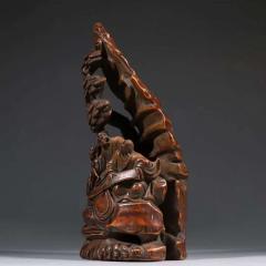 晚清 老竹雕人物故事山子摆件 规格：高26cm宽14cm重580g 取材天然，随形雕饰，刀功精湛，人物栩栩如生，开脸清晰，镂空雕刻，细节处理一丝不苟，保存完好，包浆皮壳一流，是一件难得的佳品。