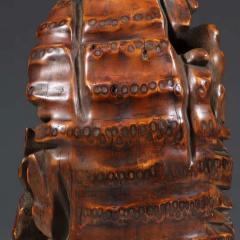 晚清 老竹雕人物故事山子摆件 规格：高26cm宽14cm重580g 取材天然，随形雕饰，刀功精湛，人物栩栩如生，开脸清晰，镂空雕刻，细节处理一丝不苟，保存完好，包浆皮壳一流，是一件难得的佳品。