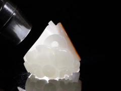 12500【羊脂玉.手握江山】羊脂玉扳指 玉质温润细腻 油性十足 精工雕刻 拳头紧握 努力上进 功成名就。重30克 内径21.5尺寸34-12mm