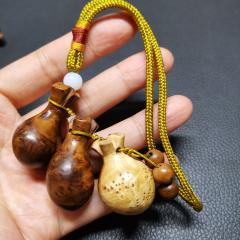             火琉璃钱袋手把件挂件满花老料挂钥匙扣纯手工制作实木工艺非崖柏，大小4一5厘米